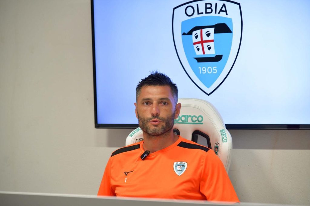 Olbia, esonerato l’ex Palermo Amelia: il comunicato