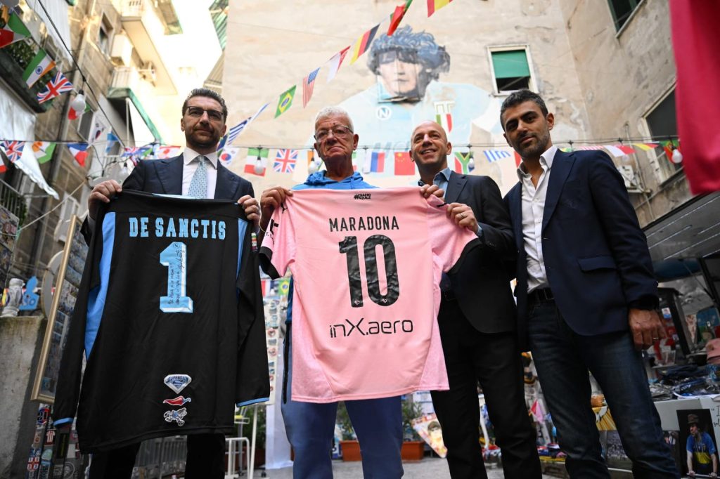 FOTO – Palermo, la visita dei rappresentanti rosanero a Napoli