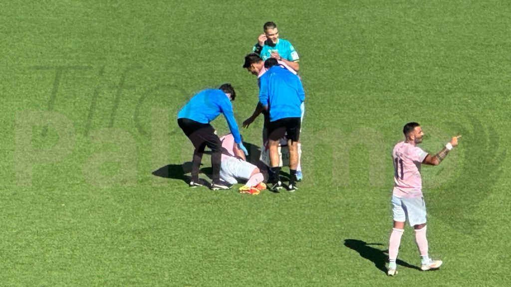Juve Stabia-Palermo, infortunio per Blin che lascia il campo