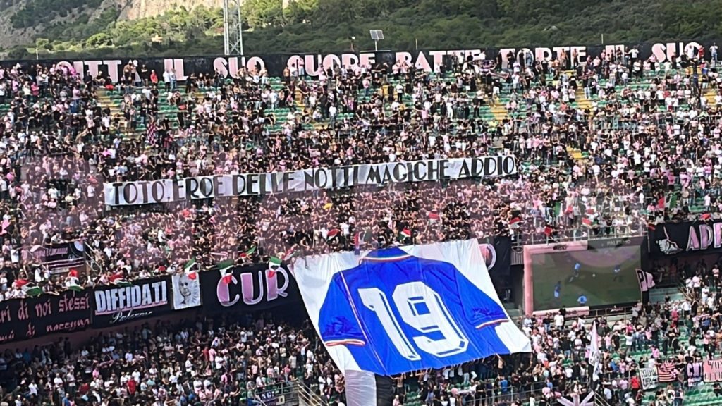 Palermo-Cesena, la coreografia della CN12 per Schillaci