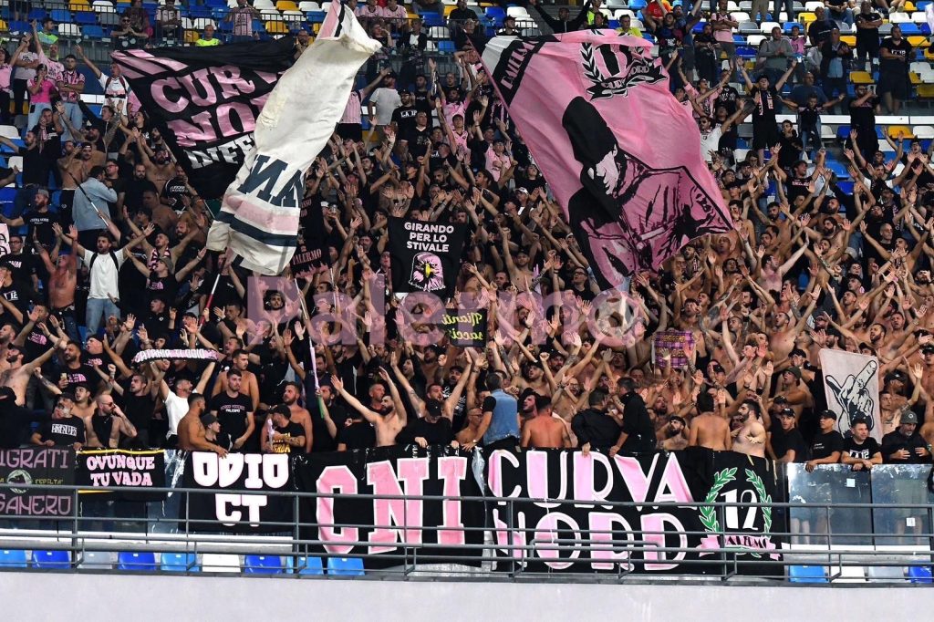 Reggiana-Palermo, tifosi bloccati in aeroporto: il motivo