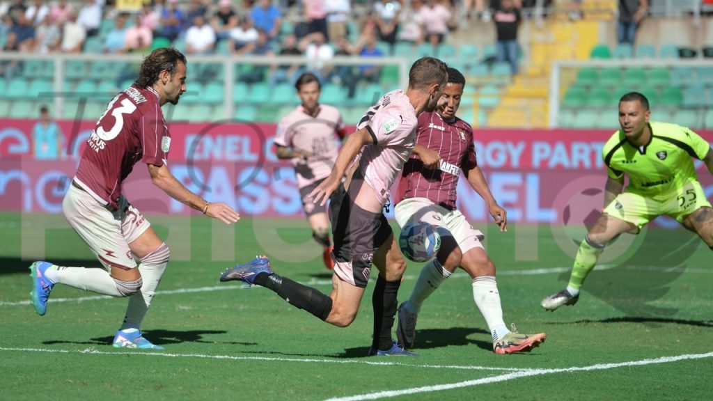 Dionisi chiama, ma la panchina continua a fare scena muta