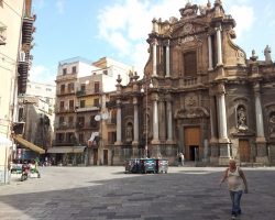Violenza piazza sant'Anna