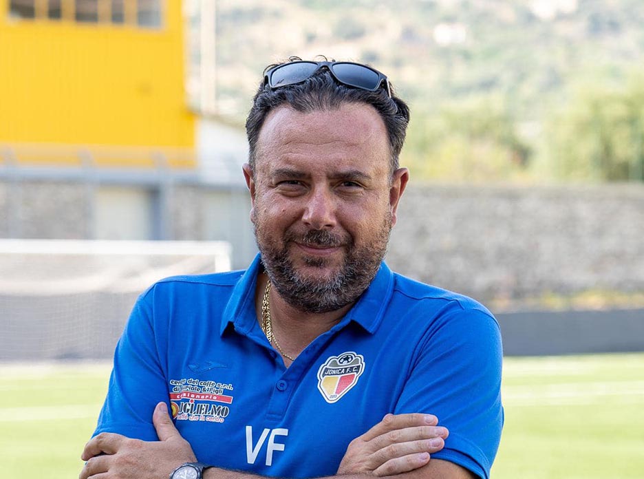 Allenatore colpito da malore