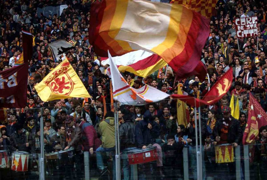 Roma molotov contro la sede Ultras