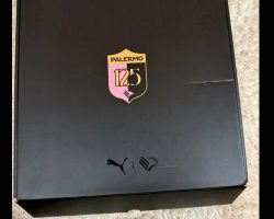 Il Palermo gli regala la maglia, e una “legend” la mette in vendita su vinted