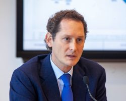 John Elkann vende La Stampa: sgomento e giornalisti in sciopero