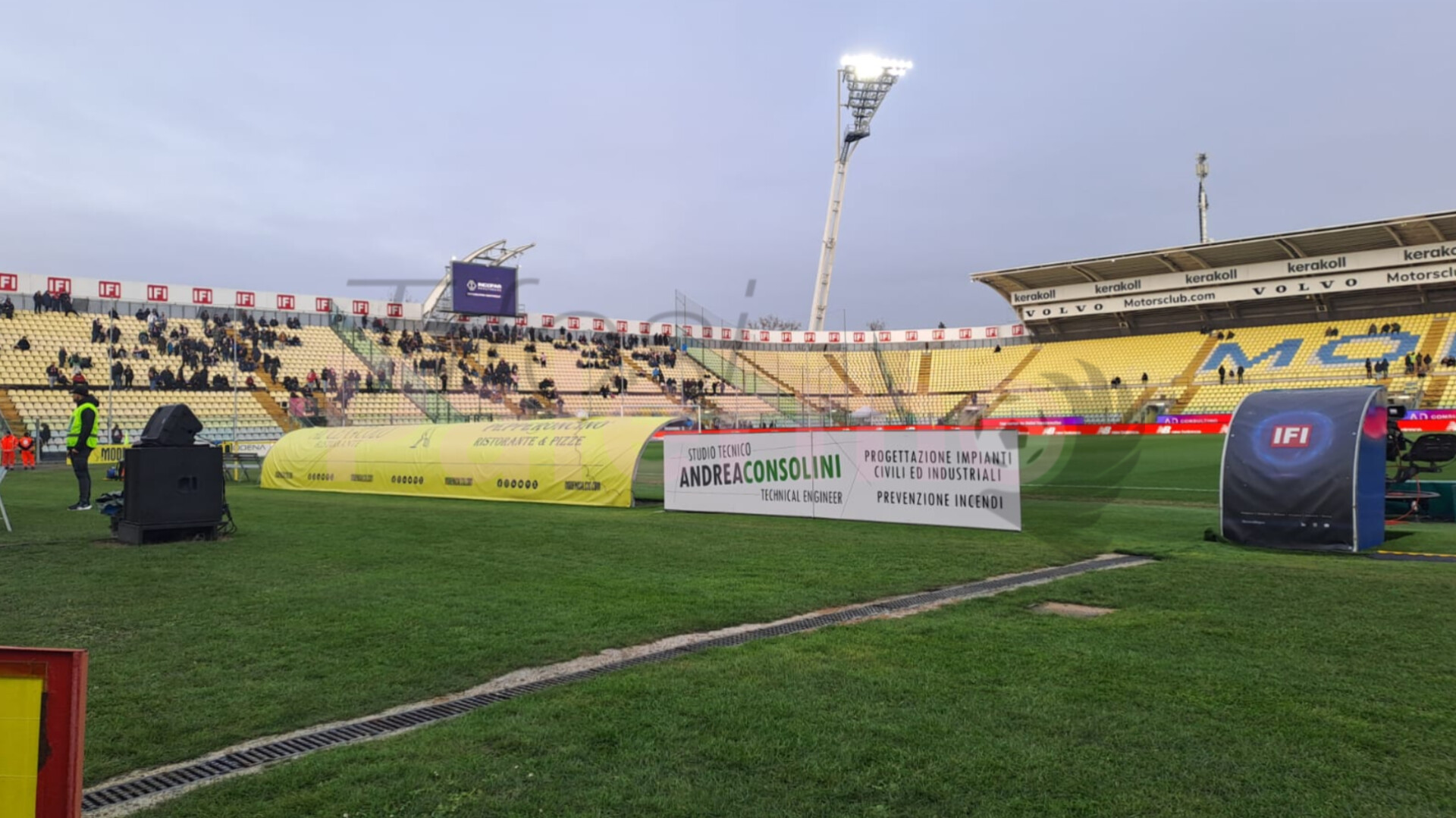 Modena-Palermo, striscioni in Curva per gli alluvioni - TifosiPalermo