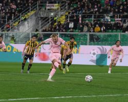 Repubb. – 4 squadre in corsa, 2 posti in palio, 6 finali per la A diretta