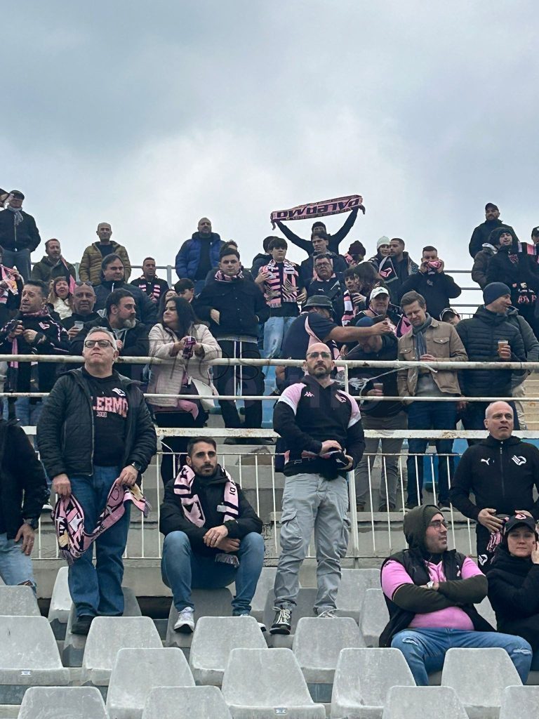 VIDEO – Palermo, i tifosi caricano la squadra dopo il KO contro il Pescara