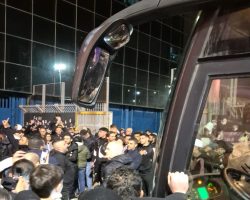 VIDEO – Notte al Barbera: l’accoglienza dei tifosi ai rosa di ritorno da Padova