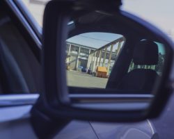 Truffa dello specchietto: beccato in flagranza di reato