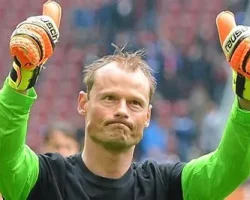 Lutto nel mondo del calcio: muore Alex Manninger in un tragico incidente