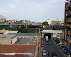 Guadagna, rimprovera il branco che gioca a pallone: 45enne pestato