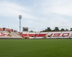 L’emozionante omaggio del Menti a Guidolin durante Vicenza-Novara