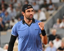 Roland Garros, un Berrettini stoico batte Comesaña dopo più di 5 ore