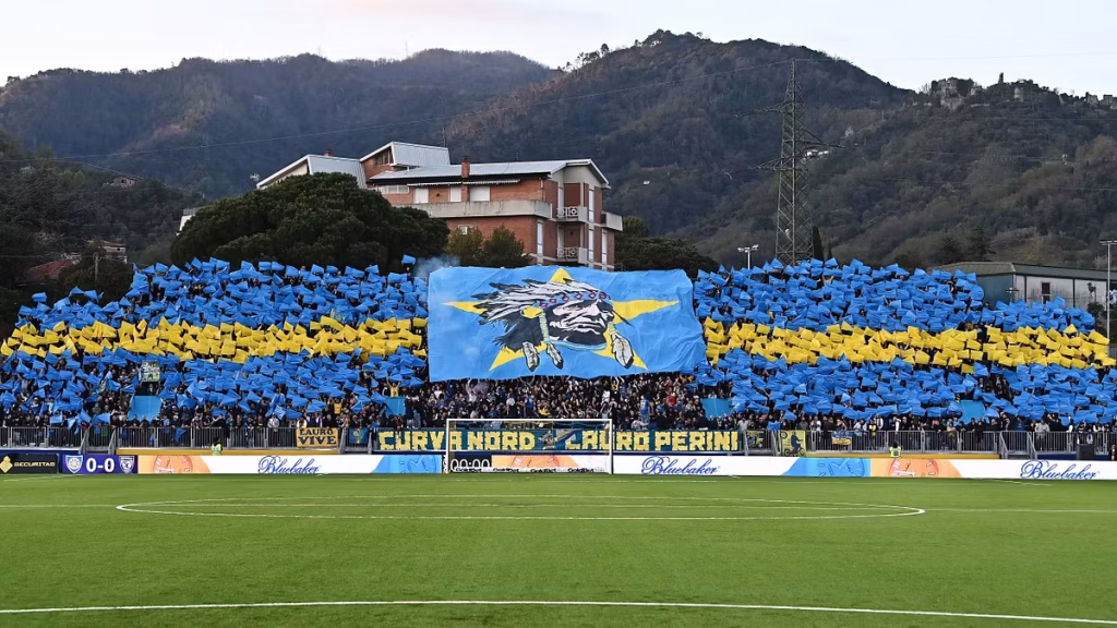 Carrarese contro Marinelli: il comunicato deciso del club