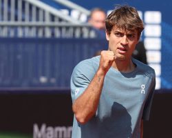 Roland Garros: Cobolli batte Auger-Aliassime e vola in semifinale