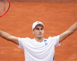 Roland Garros, tre italiani ai quarti: Arnaldi si aggiunge a Cobolli e Berrettini