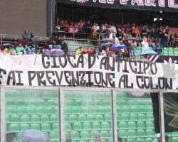 La Sicilia – Screening al colon. Anche la Curva Nord sposa la campagna “Gioca d’anticipo”