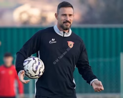Benevento, Floro Flores: “Giochiamo contro la Juve della Serie B”