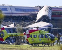 Toledo, scontro tra due treni: più di 60 morti, si ferma il calcio