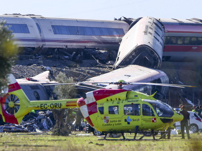 Toledo, scontro tra due treni: più di 60 morti, si ferma il calcio